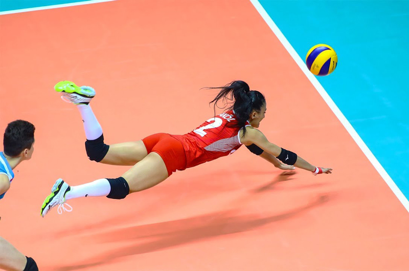 Khác biệt với đồng đội bằng màu áo riêng, Libero là linh hồn chịu trách nhiệm bọc lót và cứu bóng hàng sau.