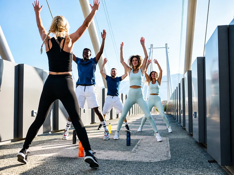 Jumping jack có thể hỗ trợ kiểm soát cân nặng khi kết hợp với chế độ ăn uống hợp lý và lịch tập đều đặn.
